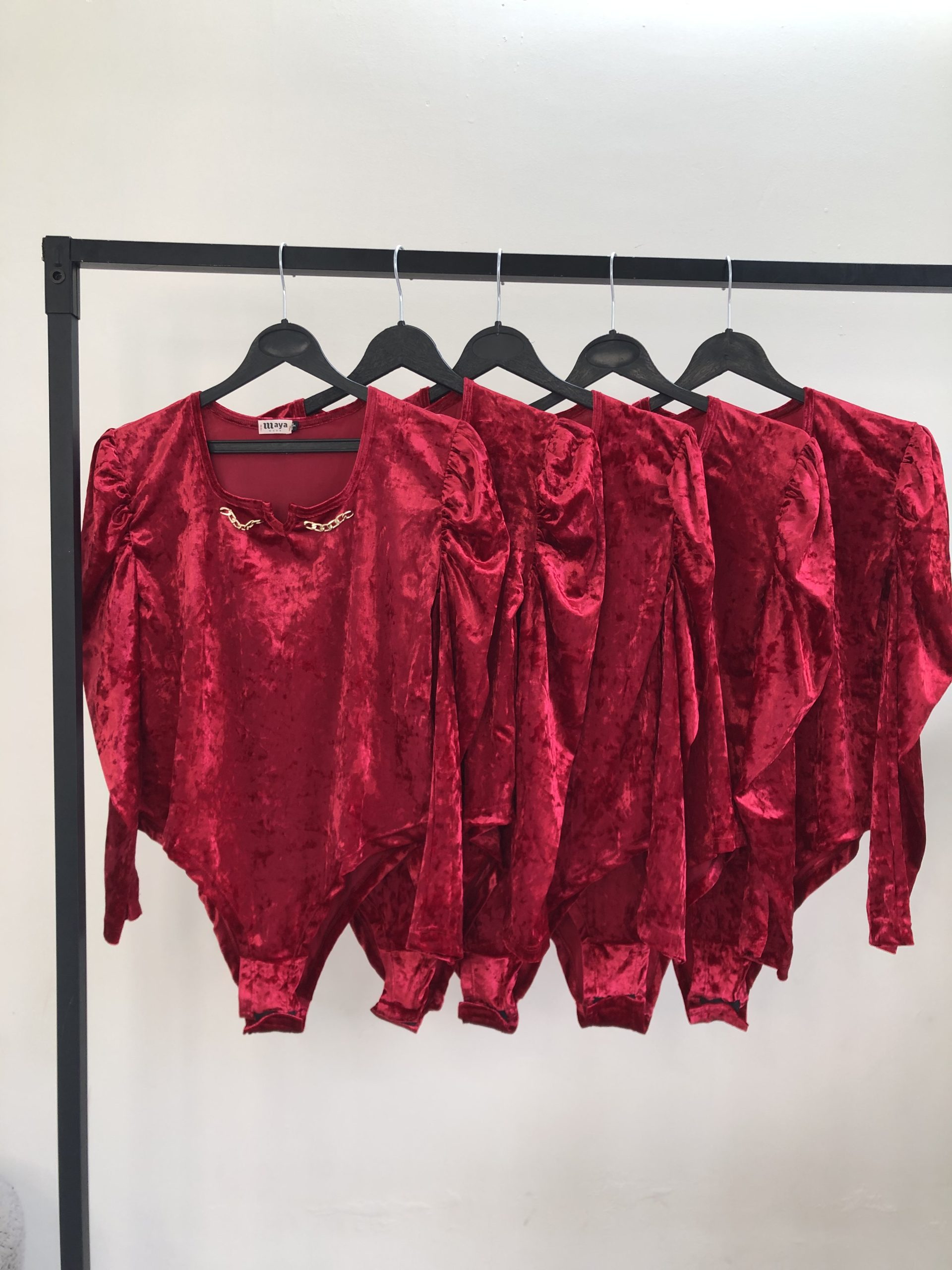 بادی مخمل قرمز زنجیردار(2884) - Image 4